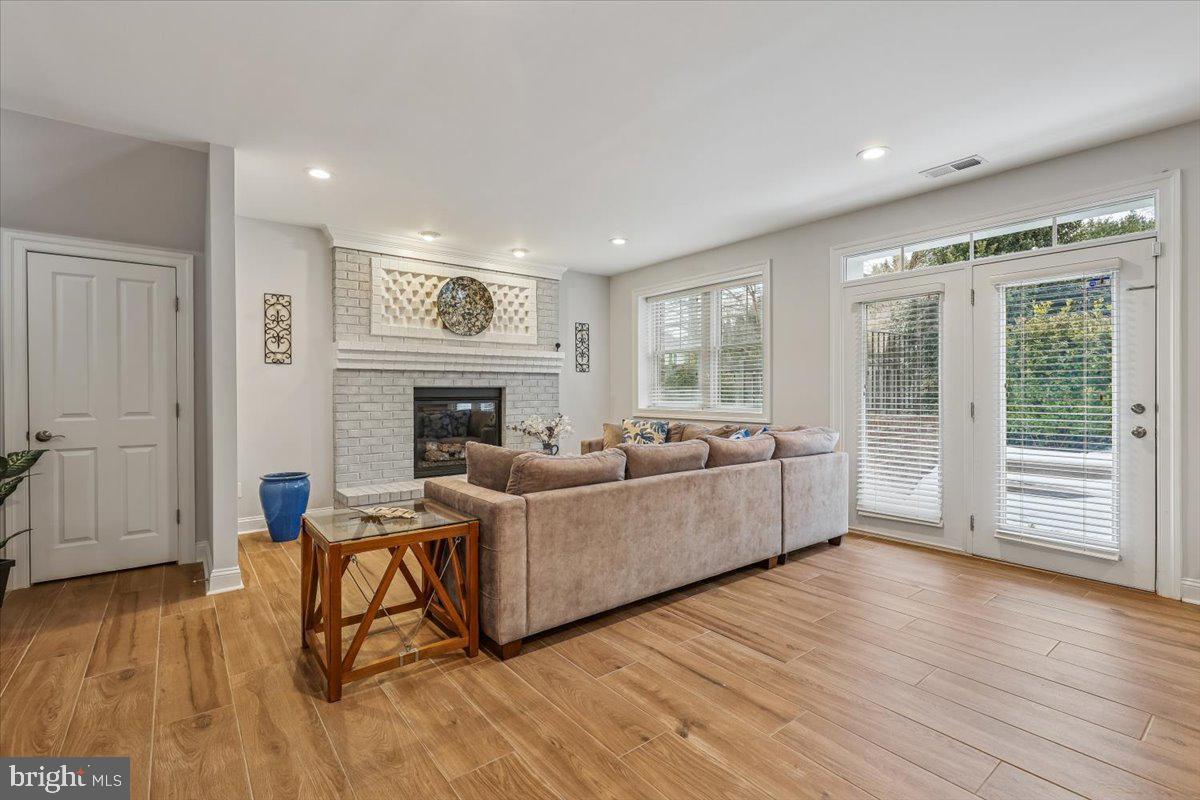 10321 LYNCH LN, OAKTON, Virginia 22124, 5 Bedrooms Bedrooms, ,4 BathroomsBathrooms,Residential,For sale,10321 LYNCH LN,VAFX2287752 MLS # VAFX2287752