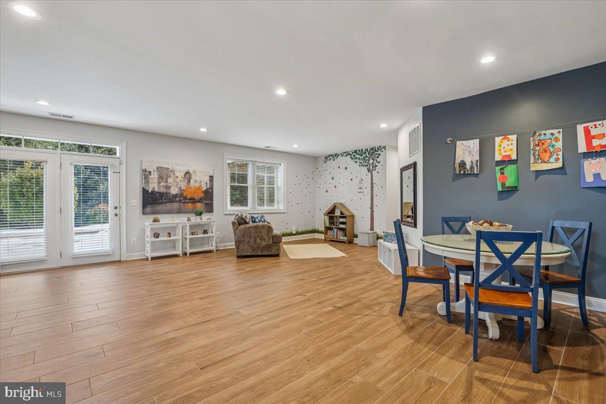 10321 LYNCH LN, OAKTON, Virginia 22124, 5 Bedrooms Bedrooms, ,4 BathroomsBathrooms,Residential,For sale,10321 LYNCH LN,VAFX2287752 MLS # VAFX2287752