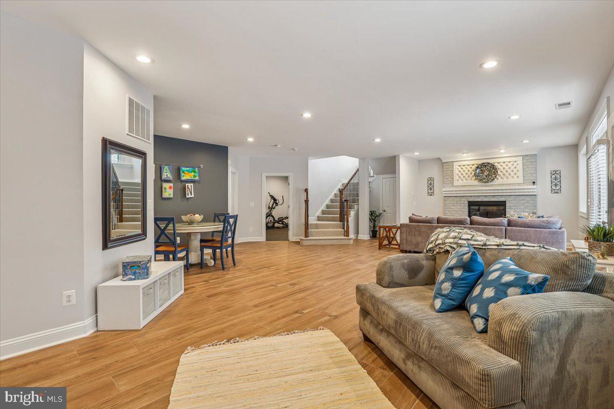 10321 LYNCH LN, OAKTON, Virginia 22124, 5 Bedrooms Bedrooms, ,4 BathroomsBathrooms,Residential,For sale,10321 LYNCH LN,VAFX2287752 MLS # VAFX2287752