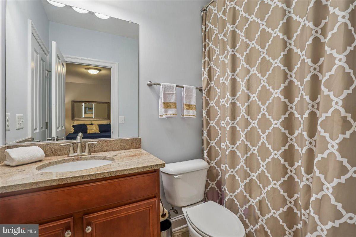 10321 LYNCH LN, OAKTON, Virginia 22124, 5 Bedrooms Bedrooms, ,4 BathroomsBathrooms,Residential,For sale,10321 LYNCH LN,VAFX2287752 MLS # VAFX2287752