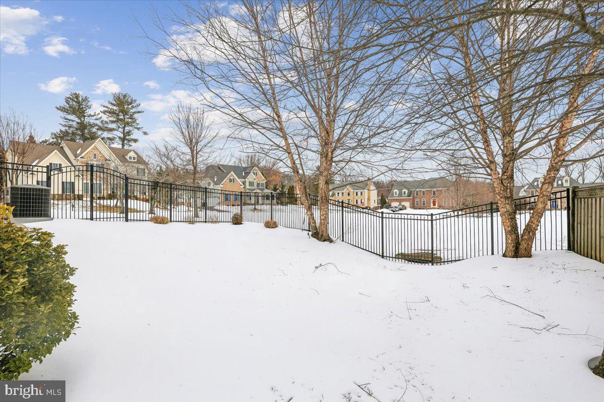 10321 LYNCH LN, OAKTON, Virginia 22124, 5 Bedrooms Bedrooms, ,4 BathroomsBathrooms,Residential,For sale,10321 LYNCH LN,VAFX2287752 MLS # VAFX2287752