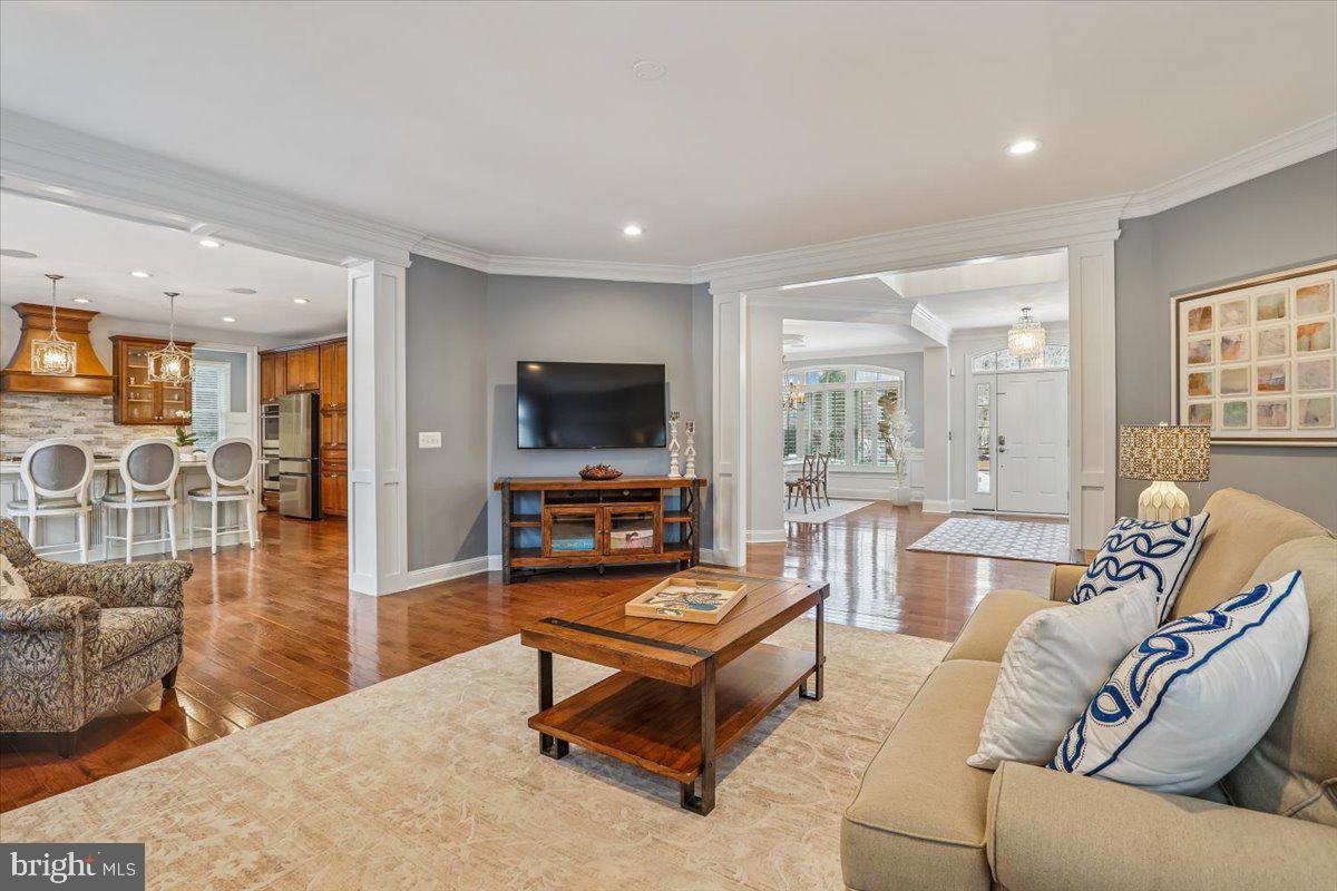 10321 LYNCH LN, OAKTON, Virginia 22124, 5 Bedrooms Bedrooms, ,4 BathroomsBathrooms,Residential,For sale,10321 LYNCH LN,VAFX2287752 MLS # VAFX2287752