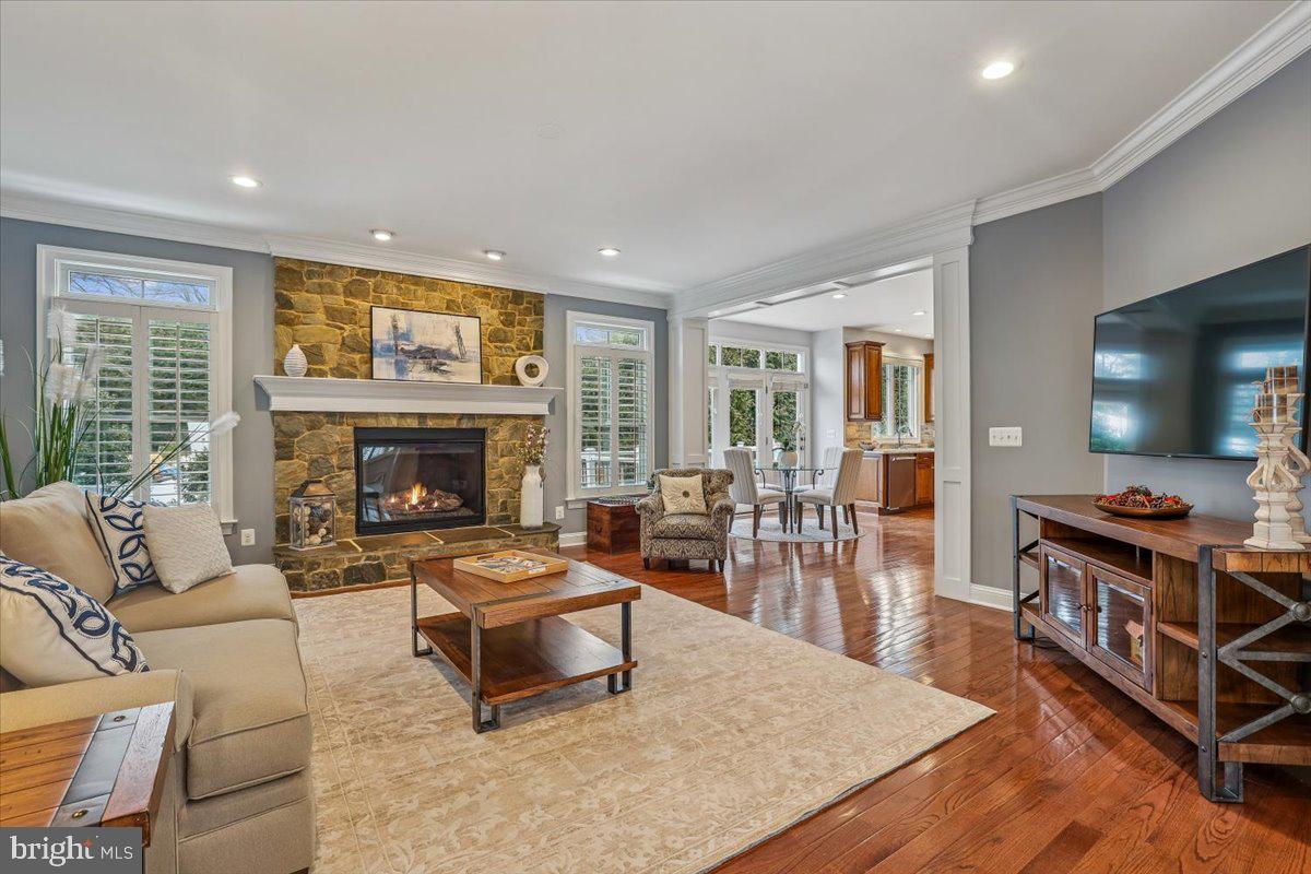 10321 LYNCH LN, OAKTON, Virginia 22124, 5 Bedrooms Bedrooms, ,4 BathroomsBathrooms,Residential,For sale,10321 LYNCH LN,VAFX2287752 MLS # VAFX2287752