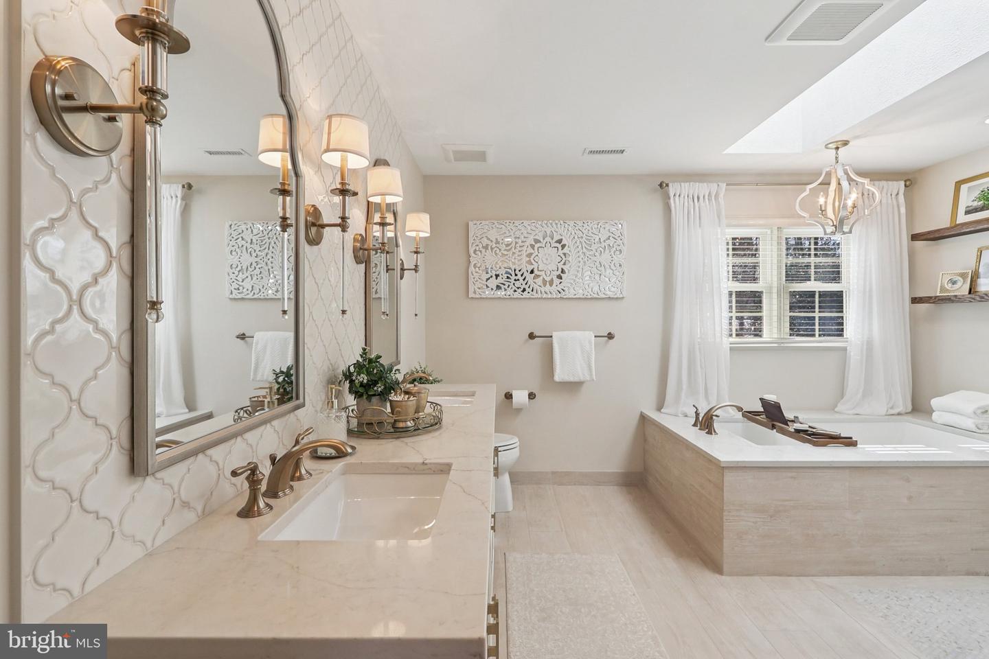 11186 LONGWOOD GROVE DR, RESTON, Virginia 20194, 5 Bedrooms Bedrooms, ,4 BathroomsBathrooms,Residential,For sale,11186 LONGWOOD GROVE DR,VAFX2287892 MLS # VAFX2287892