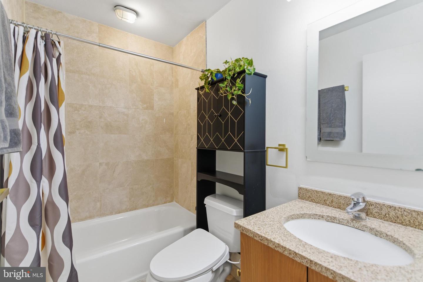 1439 CHAPIN ST NW #303, WASHINGTON, District Of Columbia 20009, 2 Bedrooms Bedrooms, ,2 BathroomsBathrooms,Residential,For sale,1439 CHAPIN ST NW #303,DCDC2243892 MLS # DCDC2243892