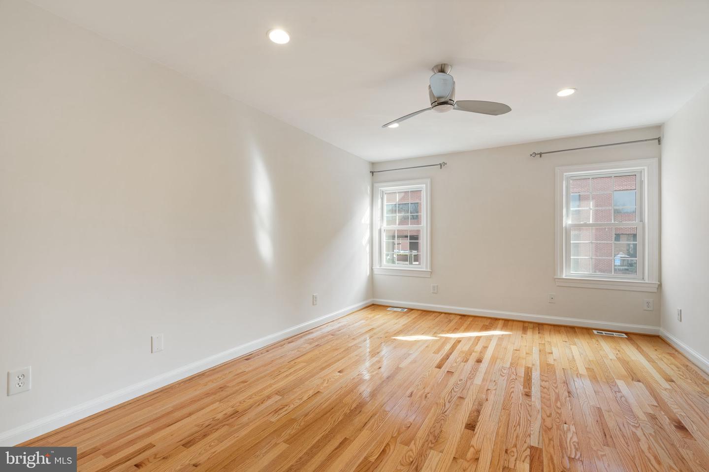 515 TOBACCO QUAY, ALEXANDRIA, Virginia 22314, 1 Bedroom Bedrooms, ,1 BathroomBathrooms,Residential,For sale,515 TOBACCO QUAY,VAAX2053704 MLS # VAAX2053704