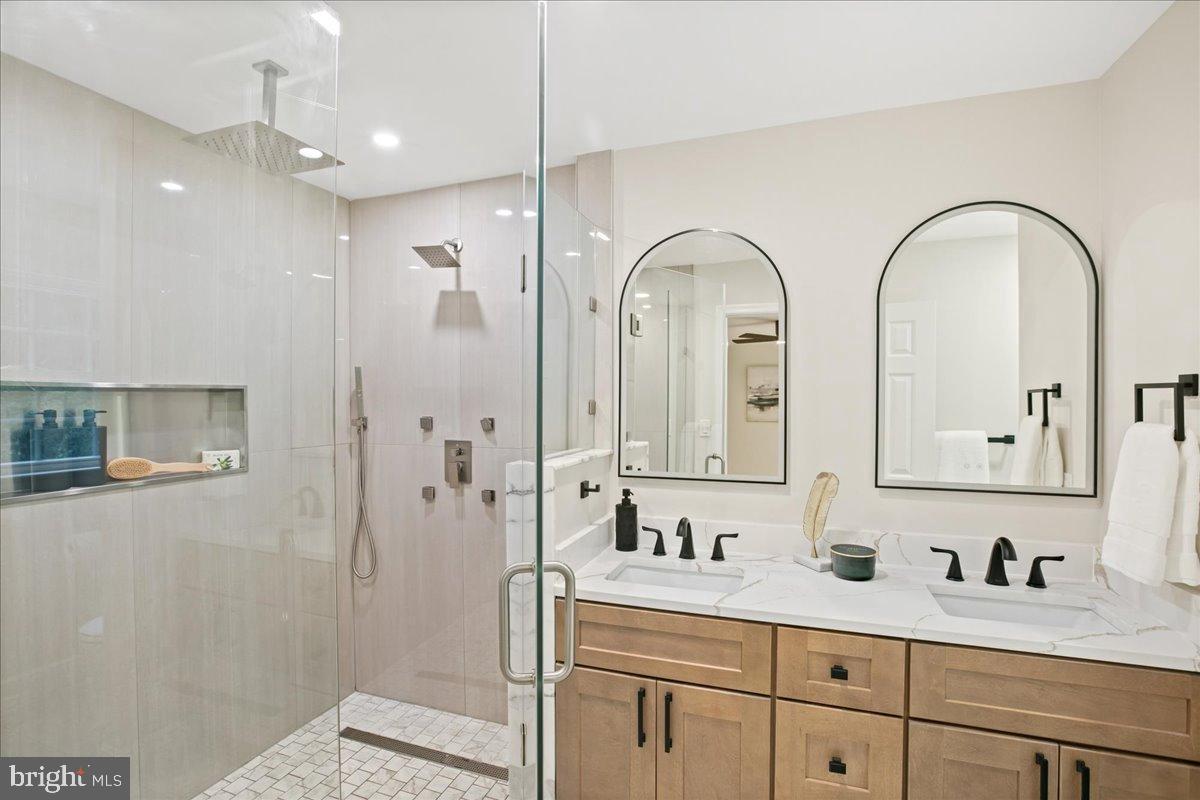 11603 VIRGATE LN, RESTON, Virginia 20191, 5 Bedrooms Bedrooms, 18 Rooms Rooms,4 BathroomsBathrooms,Residential,For sale,11603 VIRGATE LN,VAFX2288668 MLS # VAFX2288668