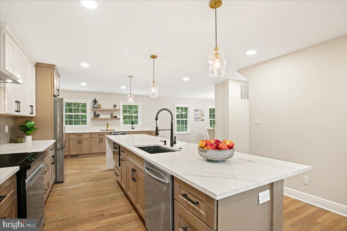 11603 VIRGATE LN, RESTON, Virginia 20191, 5 Bedrooms Bedrooms, 18 Rooms Rooms,4 BathroomsBathrooms,Residential,For sale,11603 VIRGATE LN,VAFX2288668 MLS # VAFX2288668