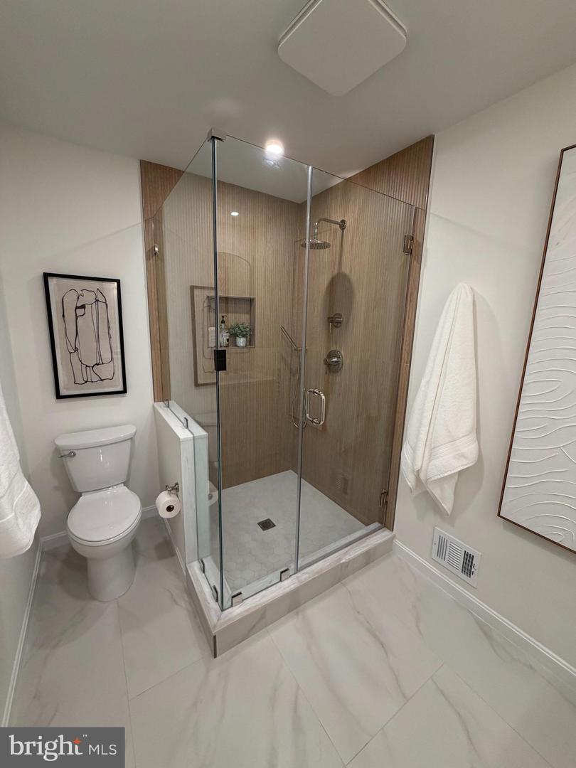 6634 MADISON MCLEAN DR, MCLEAN, Virginia 22101, 3 Bedrooms Bedrooms, ,3 BathroomsBathrooms,Residential,For sale,6634 MADISON MCLEAN DR,VAFX2288710 MLS # VAFX2288710