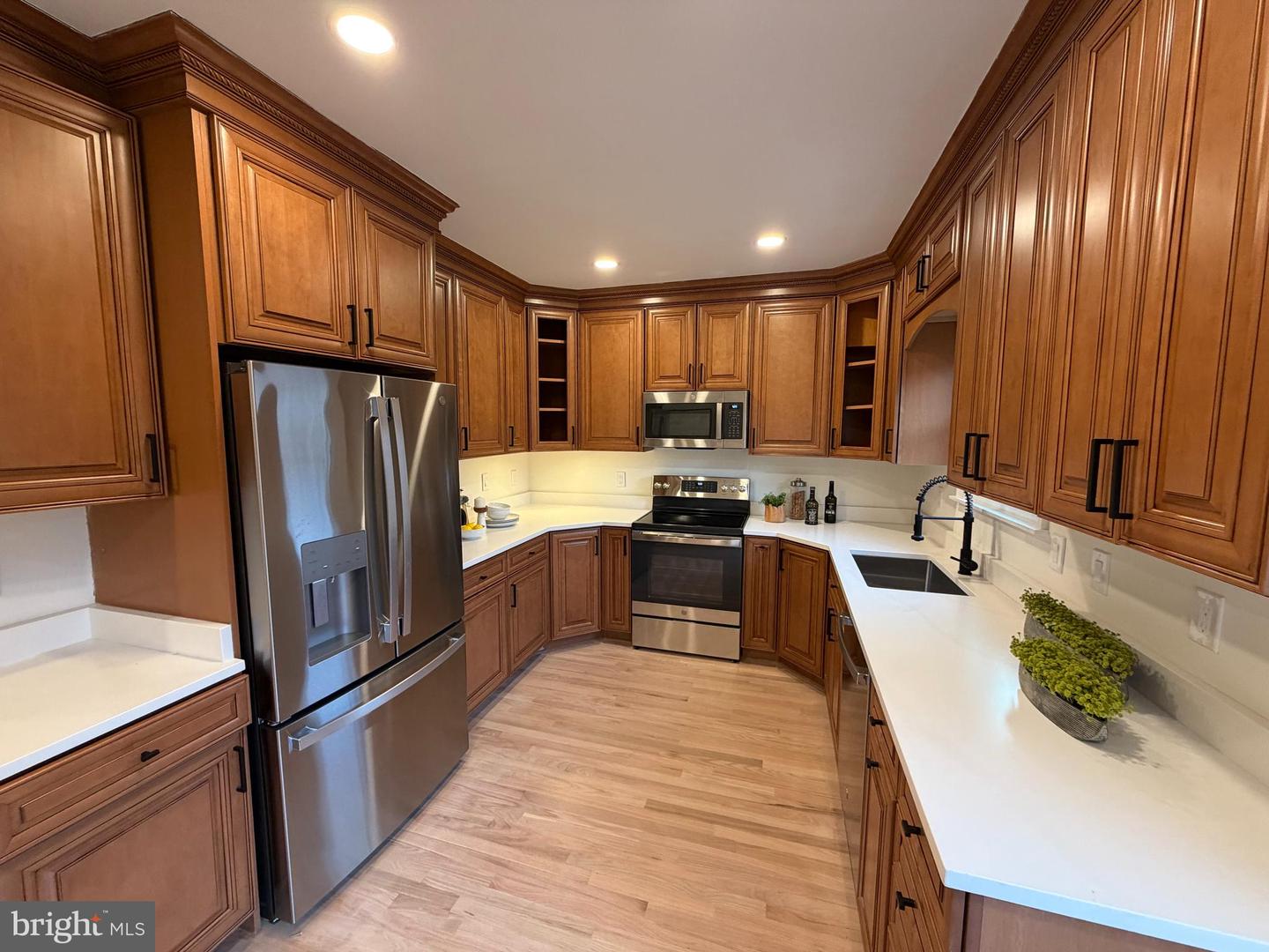 6634 MADISON MCLEAN DR, MCLEAN, Virginia 22101, 3 Bedrooms Bedrooms, ,3 BathroomsBathrooms,Residential,For sale,6634 MADISON MCLEAN DR,VAFX2288710 MLS # VAFX2288710