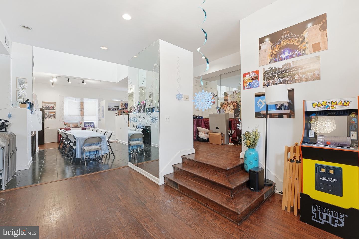 2211 WASHINGTON CIR NW, WASHINGTON, District Of Columbia 20037, 3 Bedrooms Bedrooms, ,3 BathroomsBathrooms,Residential,For sale,2211 WASHINGTON CIR NW,DCDC2244378 MLS # DCDC2244378