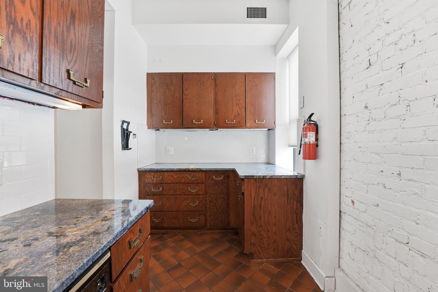 2211 WASHINGTON CIR NW, WASHINGTON, District Of Columbia 20037, 3 Bedrooms Bedrooms, ,3 BathroomsBathrooms,Residential,For sale,2211 WASHINGTON CIR NW,DCDC2244378 MLS # DCDC2244378