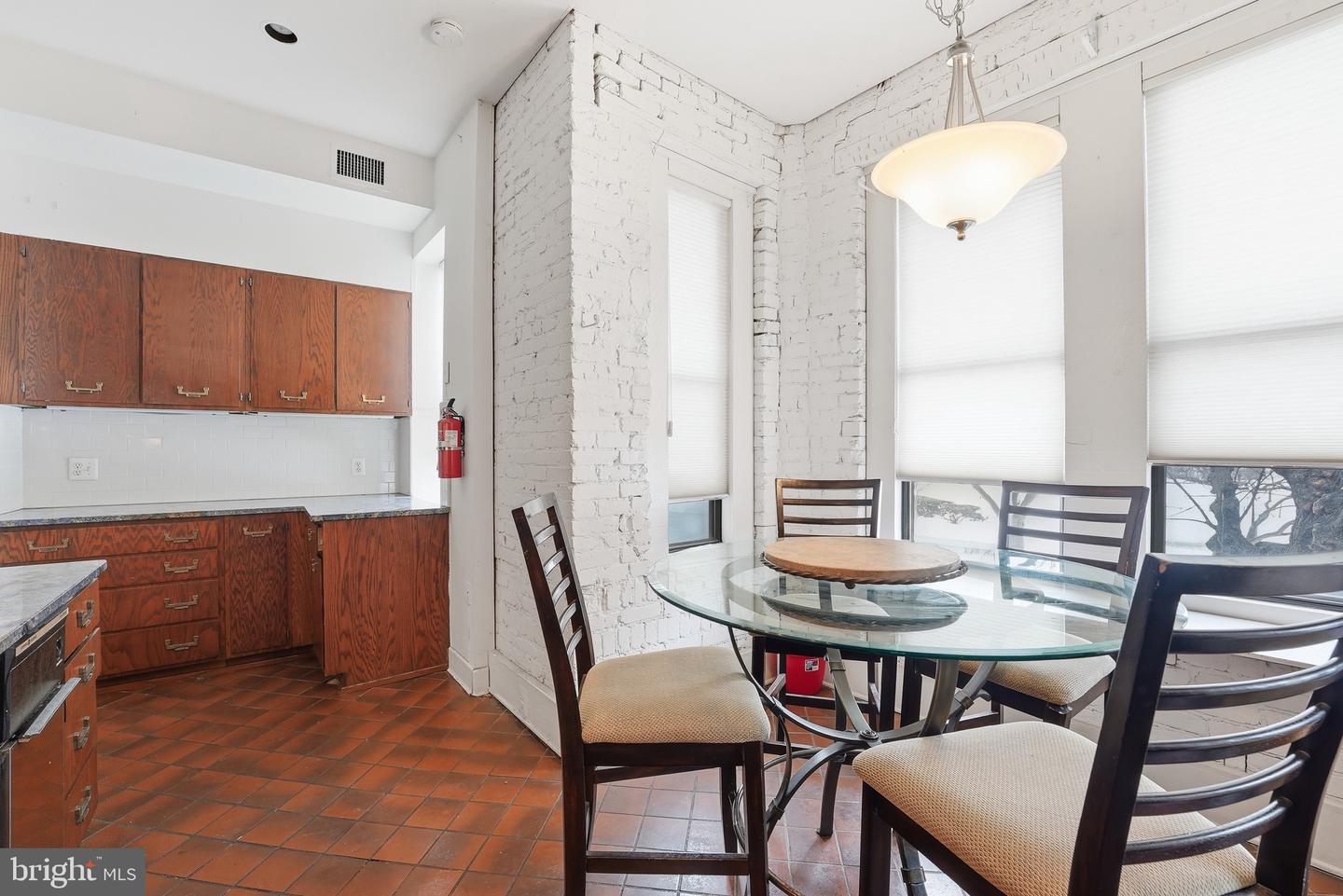 2211 WASHINGTON CIR NW, WASHINGTON, District Of Columbia 20037, 3 Bedrooms Bedrooms, ,3 BathroomsBathrooms,Residential,For sale,2211 WASHINGTON CIR NW,DCDC2244378 MLS # DCDC2244378