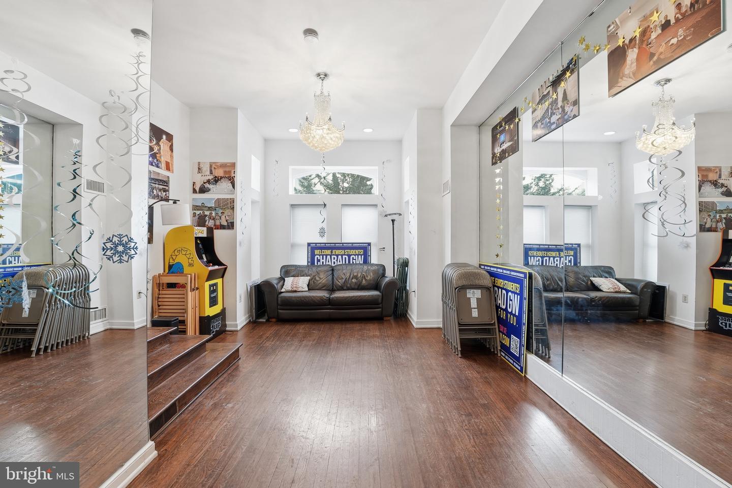 2211 WASHINGTON CIR NW, WASHINGTON, District Of Columbia 20037, 3 Bedrooms Bedrooms, ,3 BathroomsBathrooms,Residential,For sale,2211 WASHINGTON CIR NW,DCDC2244378 MLS # DCDC2244378