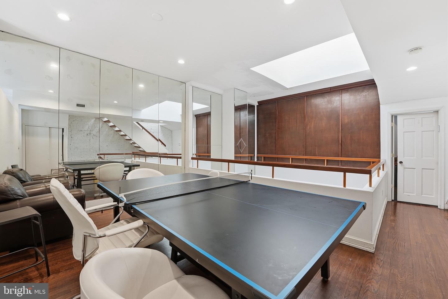 2211 WASHINGTON CIR NW, WASHINGTON, District Of Columbia 20037, 3 Bedrooms Bedrooms, ,3 BathroomsBathrooms,Residential,For sale,2211 WASHINGTON CIR NW,DCDC2244378 MLS # DCDC2244378