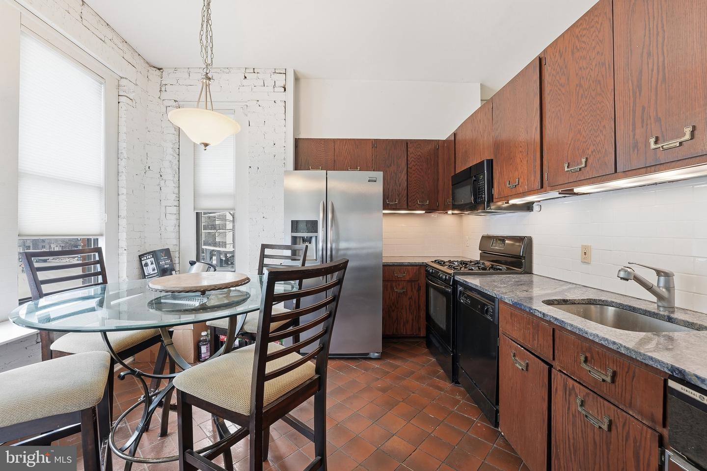 2211 WASHINGTON CIR NW, WASHINGTON, District Of Columbia 20037, 3 Bedrooms Bedrooms, ,3 BathroomsBathrooms,Residential,For sale,2211 WASHINGTON CIR NW,DCDC2244378 MLS # DCDC2244378