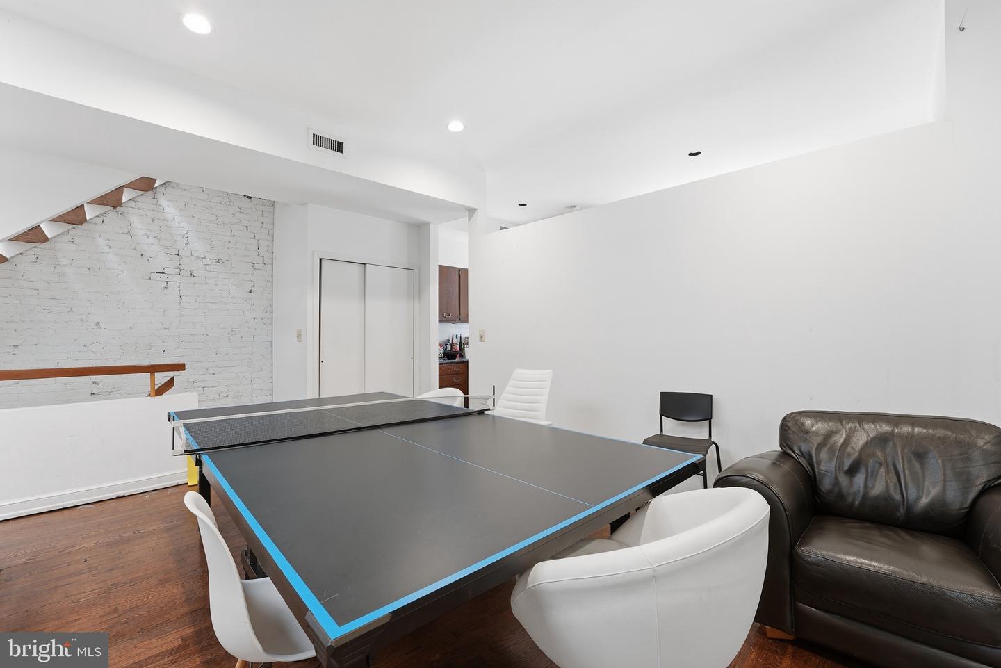 2211 WASHINGTON CIR NW, WASHINGTON, District Of Columbia 20037, 3 Bedrooms Bedrooms, ,3 BathroomsBathrooms,Residential,For sale,2211 WASHINGTON CIR NW,DCDC2244378 MLS # DCDC2244378