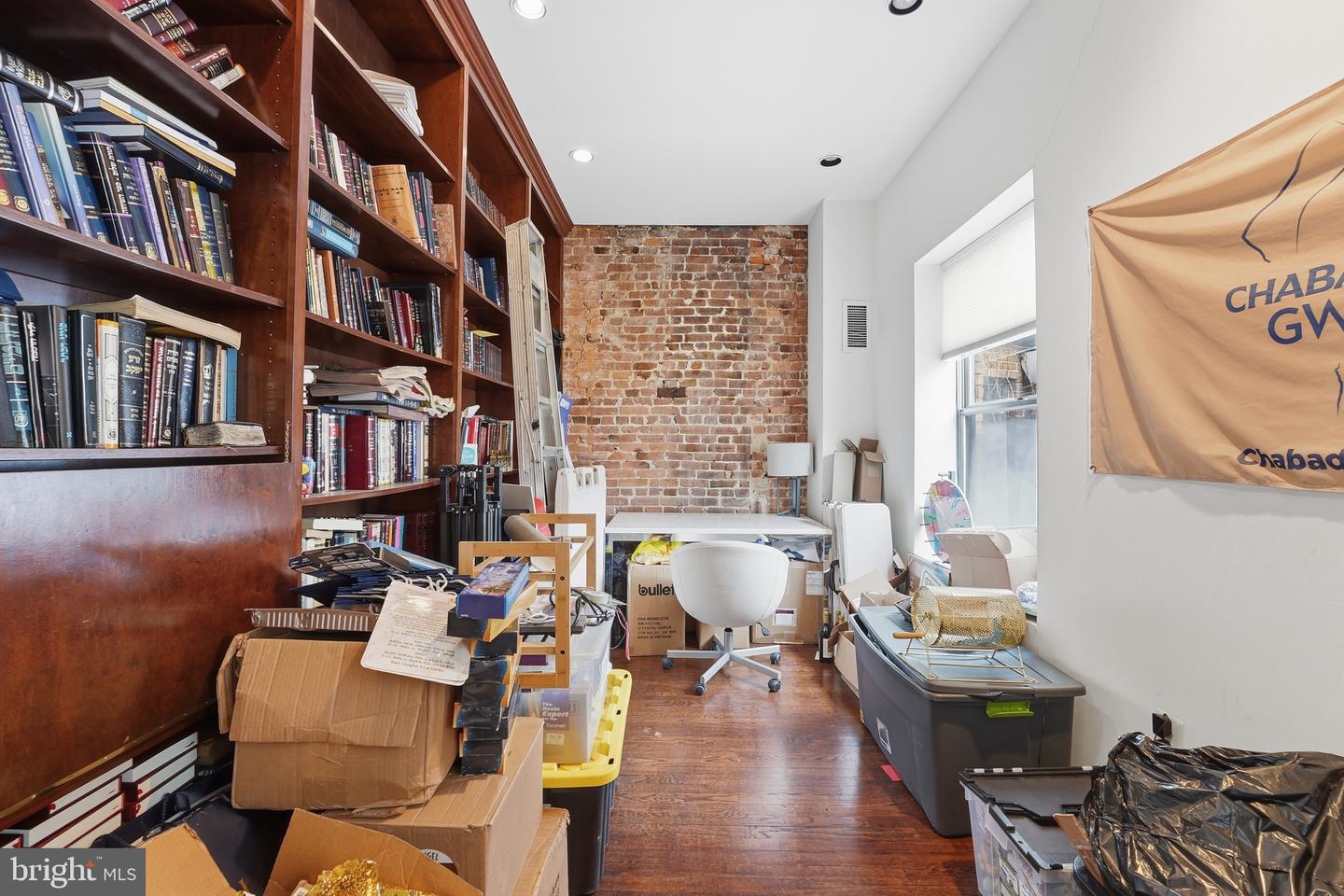 2211 WASHINGTON CIR NW, WASHINGTON, District Of Columbia 20037, 3 Bedrooms Bedrooms, ,3 BathroomsBathrooms,Residential,For sale,2211 WASHINGTON CIR NW,DCDC2244378 MLS # DCDC2244378