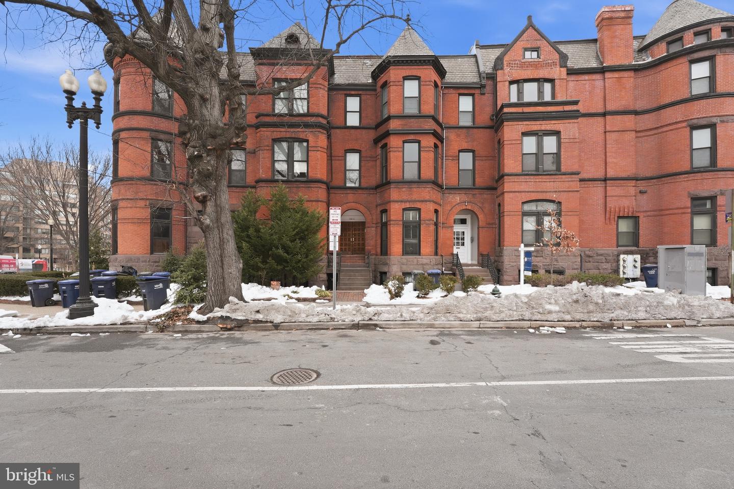 2211 WASHINGTON CIR NW, WASHINGTON, District Of Columbia 20037, 3 Bedrooms Bedrooms, ,3 BathroomsBathrooms,Residential,For sale,2211 WASHINGTON CIR NW,DCDC2244378 MLS # DCDC2244378