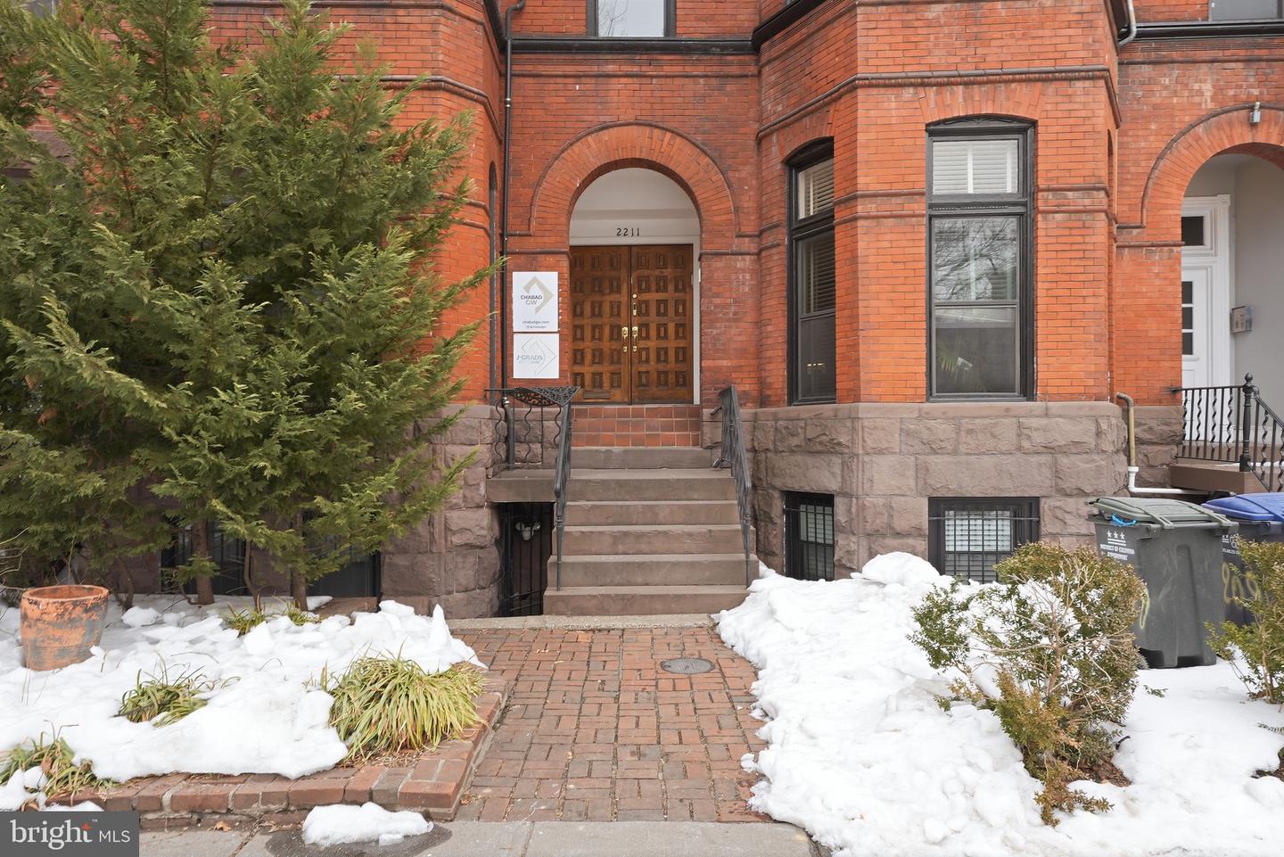 2211 WASHINGTON CIR NW, WASHINGTON, District Of Columbia 20037, 3 Bedrooms Bedrooms, ,3 BathroomsBathrooms,Residential,For sale,2211 WASHINGTON CIR NW,DCDC2244378 MLS # DCDC2244378