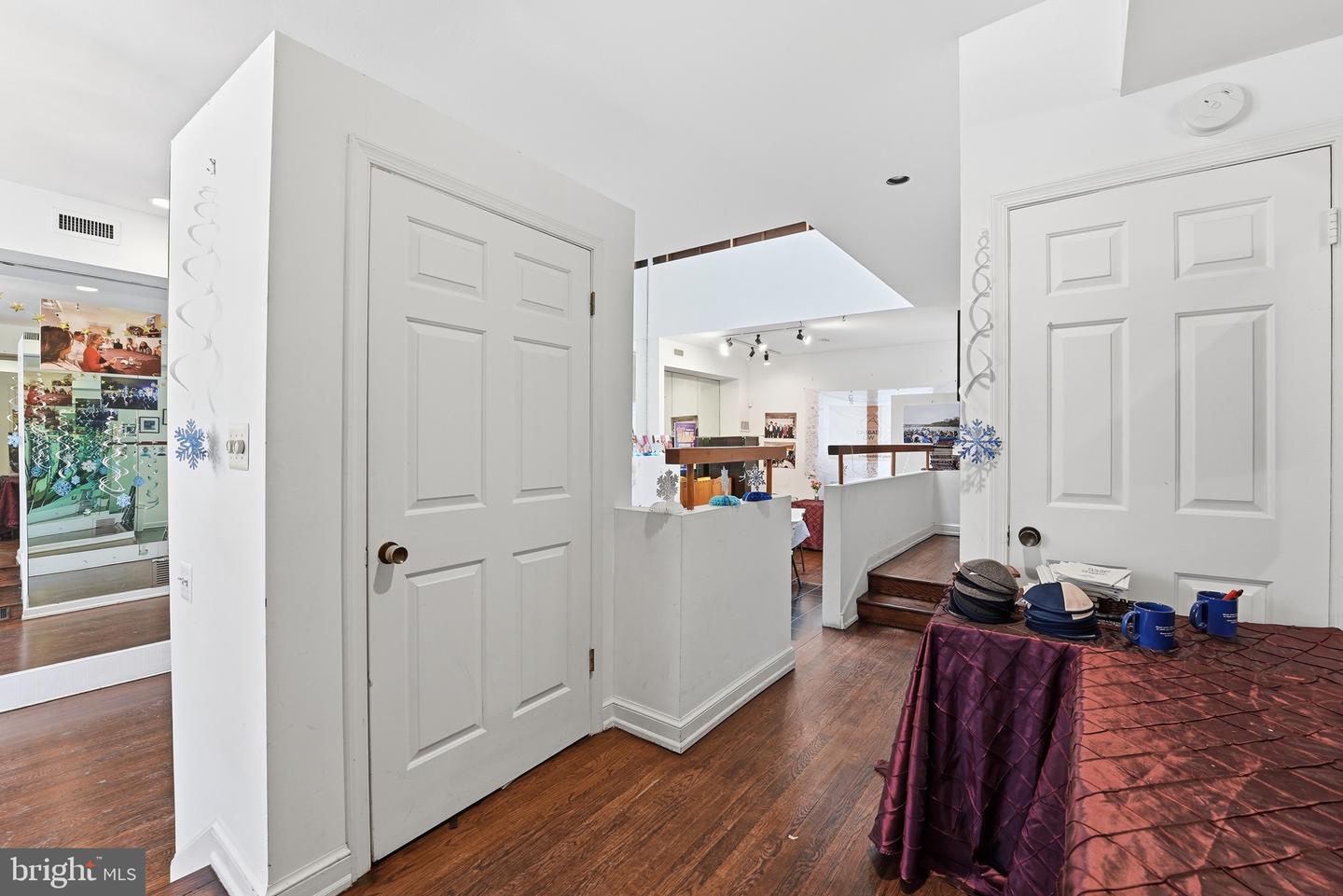 2211 WASHINGTON CIR NW, WASHINGTON, District Of Columbia 20037, 3 Bedrooms Bedrooms, ,3 BathroomsBathrooms,Residential,For sale,2211 WASHINGTON CIR NW,DCDC2244378 MLS # DCDC2244378