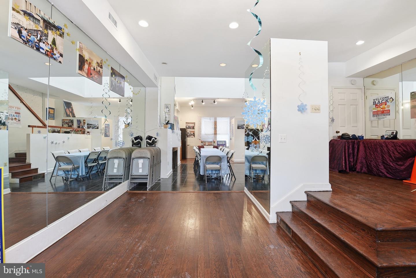 2211 WASHINGTON CIR NW, WASHINGTON, District Of Columbia 20037, 3 Bedrooms Bedrooms, ,3 BathroomsBathrooms,Residential,For sale,2211 WASHINGTON CIR NW,DCDC2244378 MLS # DCDC2244378