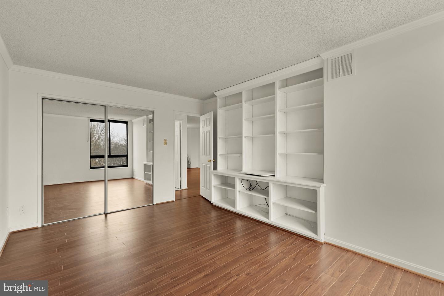 1800 OLD MEADOW RD #303, MCLEAN, Virginia 22102, 2 Bedrooms Bedrooms, ,2 BathroomsBathrooms,Residential,For sale,1800 OLD MEADOW RD #303,VAFX2288810 MLS # VAFX2288810 1800 OLD MEADOW RD #303, MCLEAN, Virginia 22102, 2 Bedrooms Bedrooms, ,2 BathroomsBathrooms,Residential,For sale,1800 OLD MEADOW RD #303,VAFX2288810 MLS # VAFX2288810