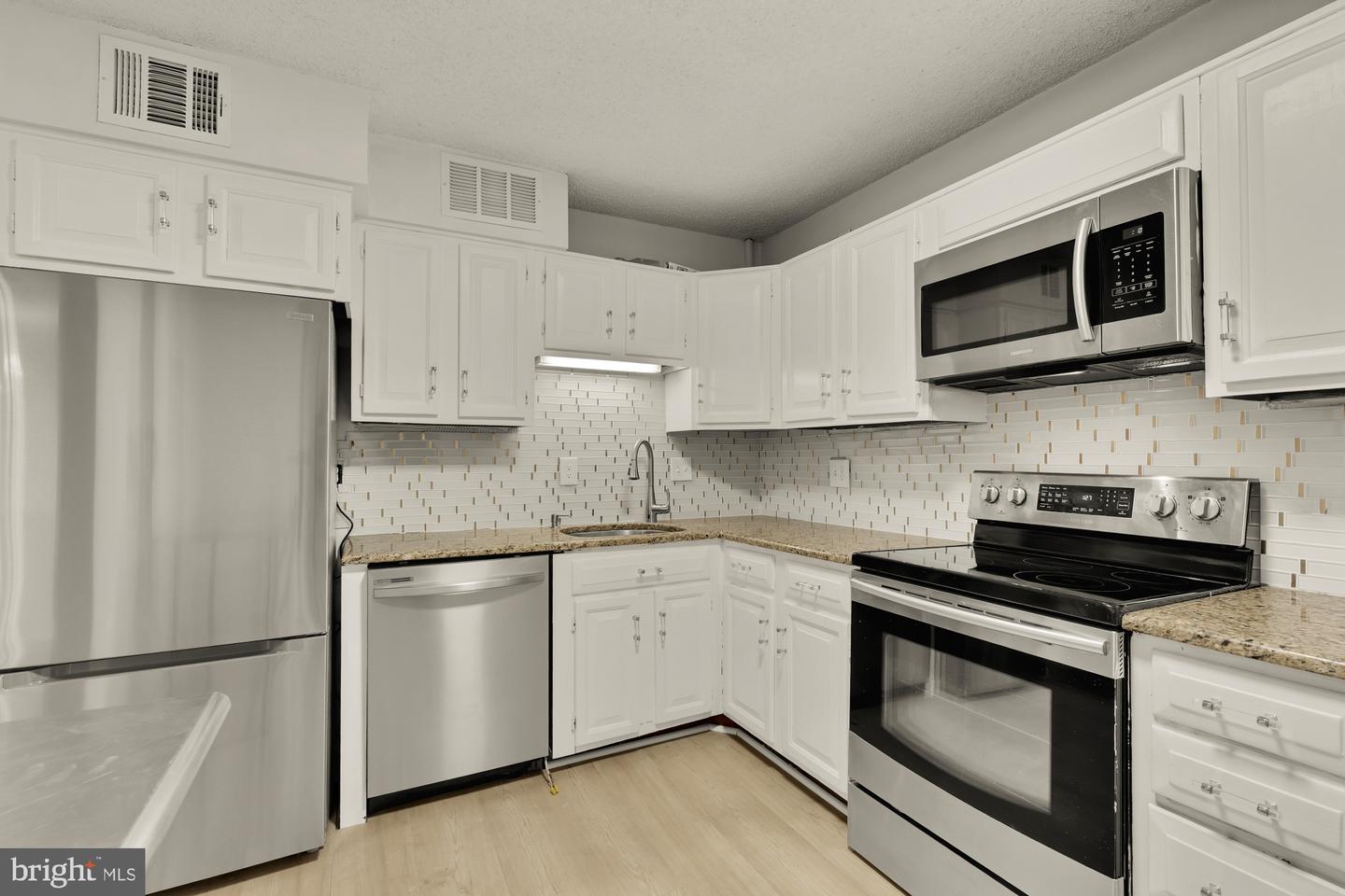 1800 OLD MEADOW RD #303, MCLEAN, Virginia 22102, 2 Bedrooms Bedrooms, ,2 BathroomsBathrooms,Residential,For sale,1800 OLD MEADOW RD #303,VAFX2288810 MLS # VAFX2288810 1800 OLD MEADOW RD #303, MCLEAN, Virginia 22102, 2 Bedrooms Bedrooms, ,2 BathroomsBathrooms,Residential,For sale,1800 OLD MEADOW RD #303,VAFX2288810 MLS # VAFX2288810