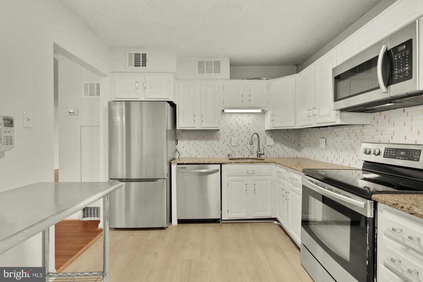 1800 OLD MEADOW RD #303, MCLEAN, Virginia 22102, 2 Bedrooms Bedrooms, ,2 BathroomsBathrooms,Residential,For sale,1800 OLD MEADOW RD #303,VAFX2288810 MLS # VAFX2288810 1800 OLD MEADOW RD #303, MCLEAN, Virginia 22102, 2 Bedrooms Bedrooms, ,2 BathroomsBathrooms,Residential,For sale,1800 OLD MEADOW RD #303,VAFX2288810 MLS # VAFX2288810