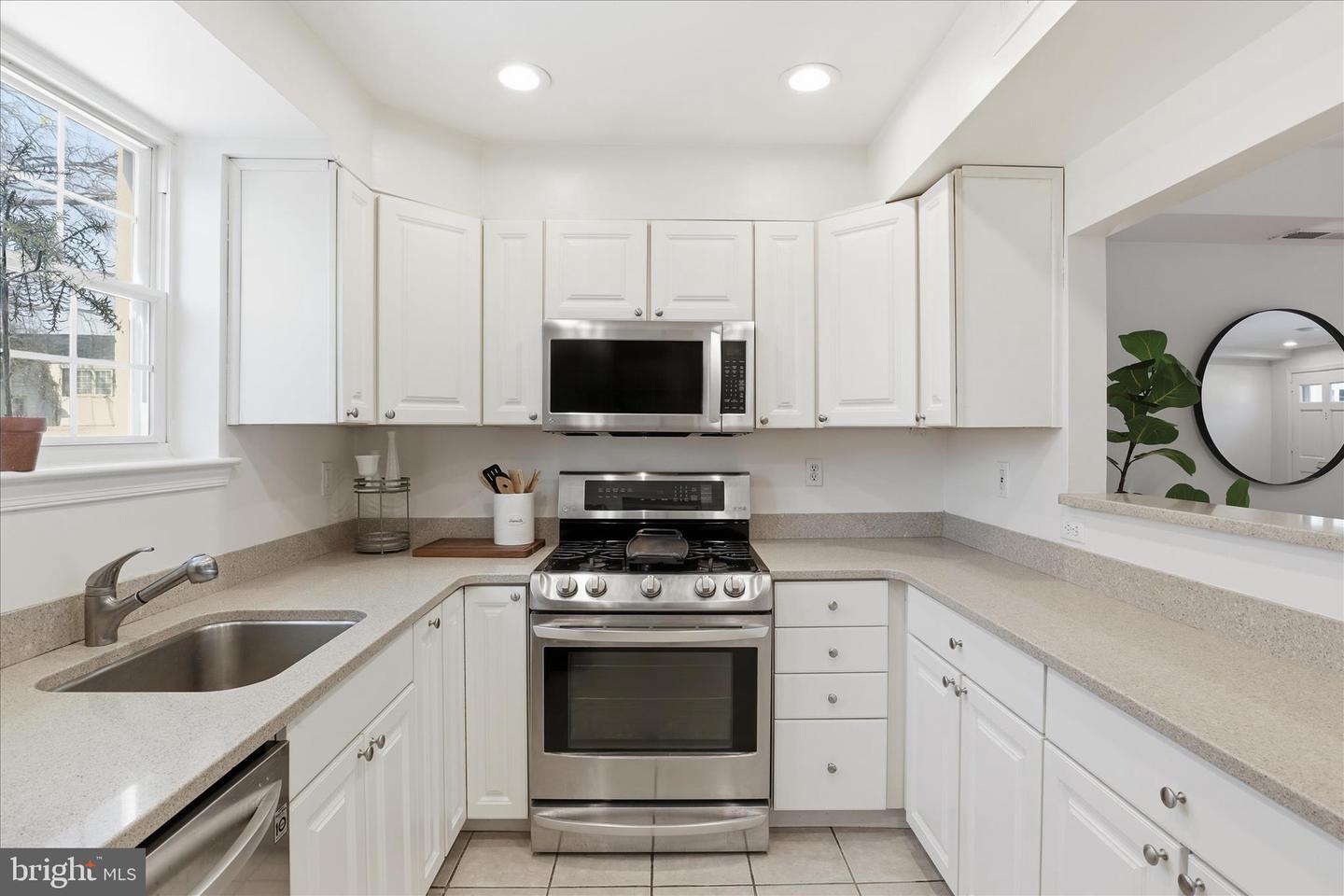 3838 JAY AVE, ALEXANDRIA, Virginia 22302, 2 Bedrooms Bedrooms, ,1 BathroomBathrooms,Residential,For sale,3838 JAY AVE,VAAX2053772 MLS # VAAX2053772
