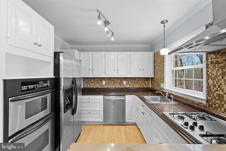 14895 LAMBETH SQ, CENTREVILLE, Virginia 20120, 3 Bedrooms Bedrooms, 6 Rooms Rooms,2 BathroomsBathrooms,Residential,For sale,14895 LAMBETH SQ,VAFX2288904 MLS # VAFX2288904