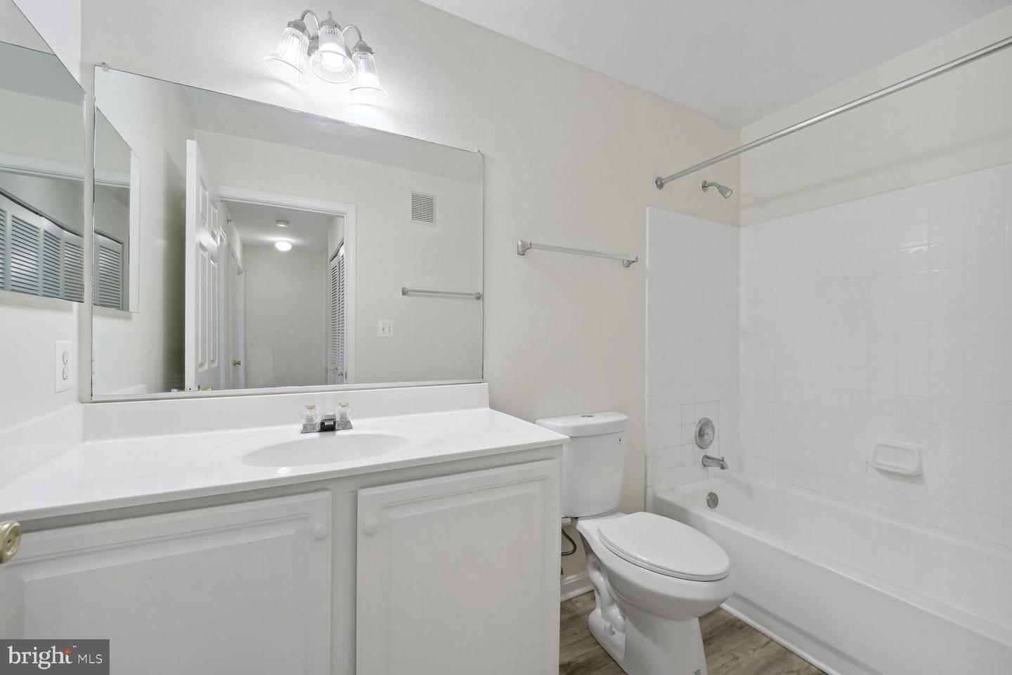 13040 CABIN CREEK RD #13040, HERNDON, Virginia 20171, 2 Bedrooms Bedrooms, 2 Rooms Rooms,2 BathroomsBathrooms,Residential,For sale,13040 CABIN CREEK RD #13040,VAFX2288968 MLS # VAFX2288968