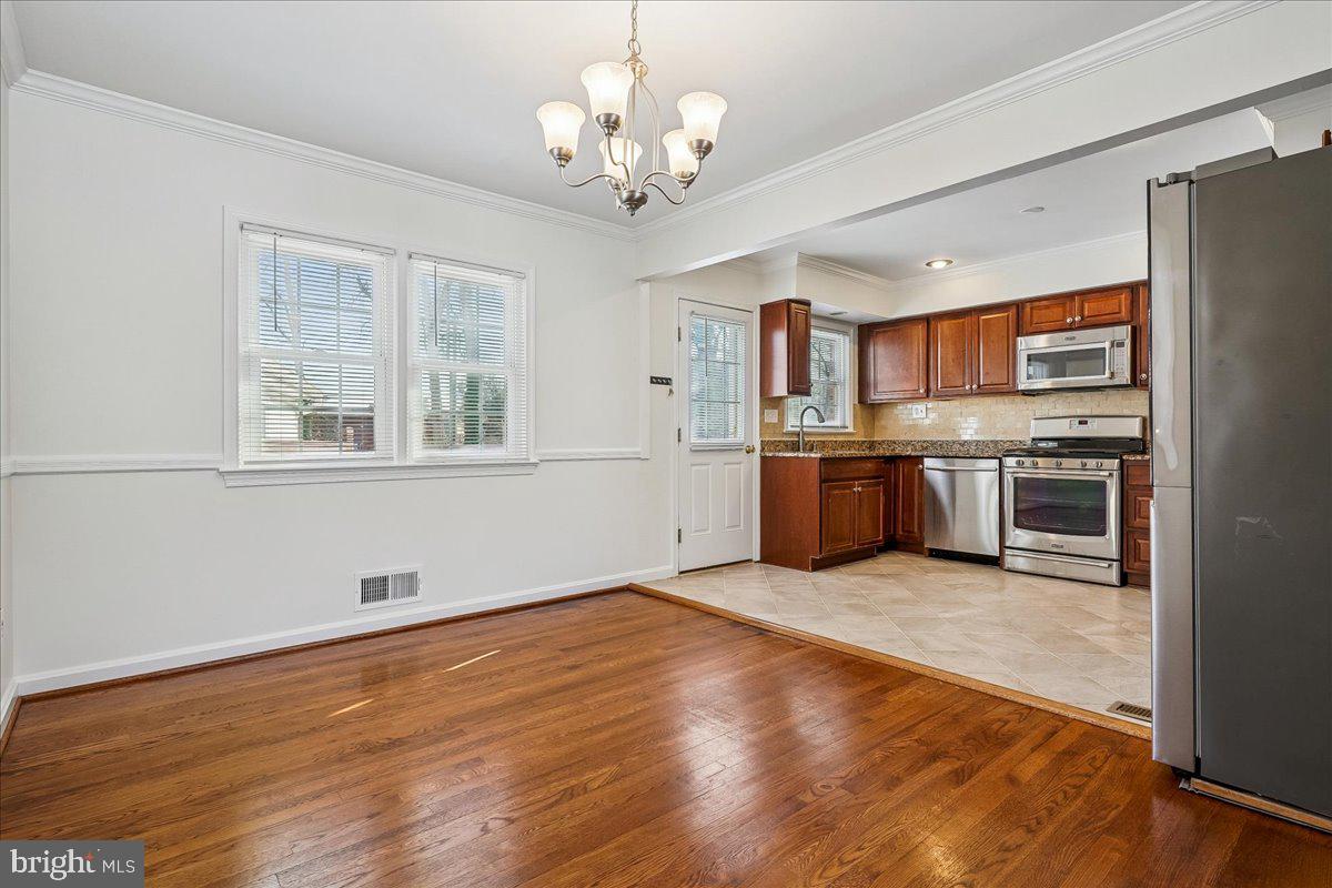 7039 CALAMO ST, SPRINGFIELD, Virginia 22150, 4 Bedrooms Bedrooms, ,2 BathroomsBathrooms,Residential,For sale,7039 CALAMO ST,VAFX2289278 MLS # VAFX2289278