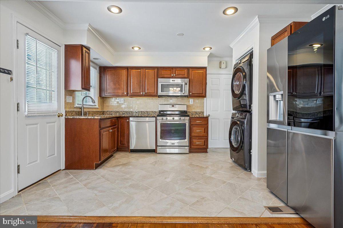 7039 CALAMO ST, SPRINGFIELD, Virginia 22150, 4 Bedrooms Bedrooms, ,2 BathroomsBathrooms,Residential,For sale,7039 CALAMO ST,VAFX2289278 MLS # VAFX2289278