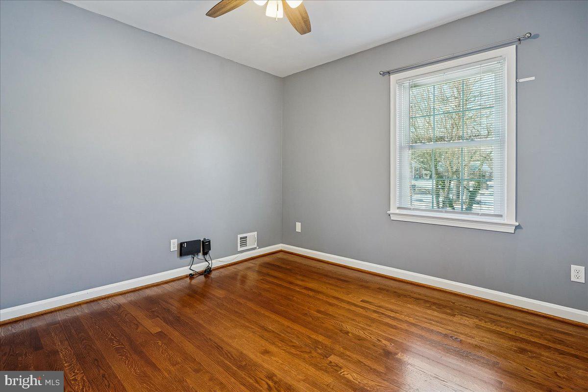 7039 CALAMO ST, SPRINGFIELD, Virginia 22150, 4 Bedrooms Bedrooms, ,2 BathroomsBathrooms,Residential,For sale,7039 CALAMO ST,VAFX2289278 MLS # VAFX2289278