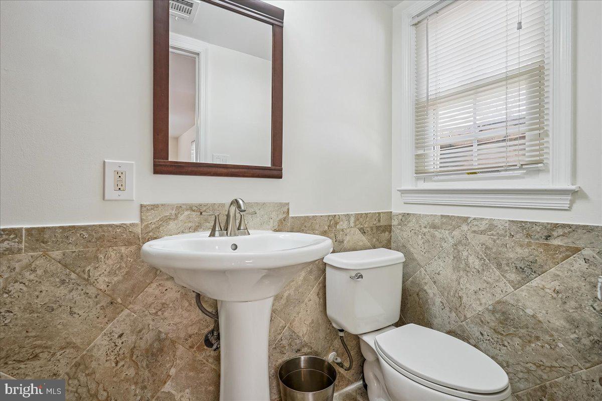 7039 CALAMO ST, SPRINGFIELD, Virginia 22150, 4 Bedrooms Bedrooms, ,2 BathroomsBathrooms,Residential,For sale,7039 CALAMO ST,VAFX2289278 MLS # VAFX2289278