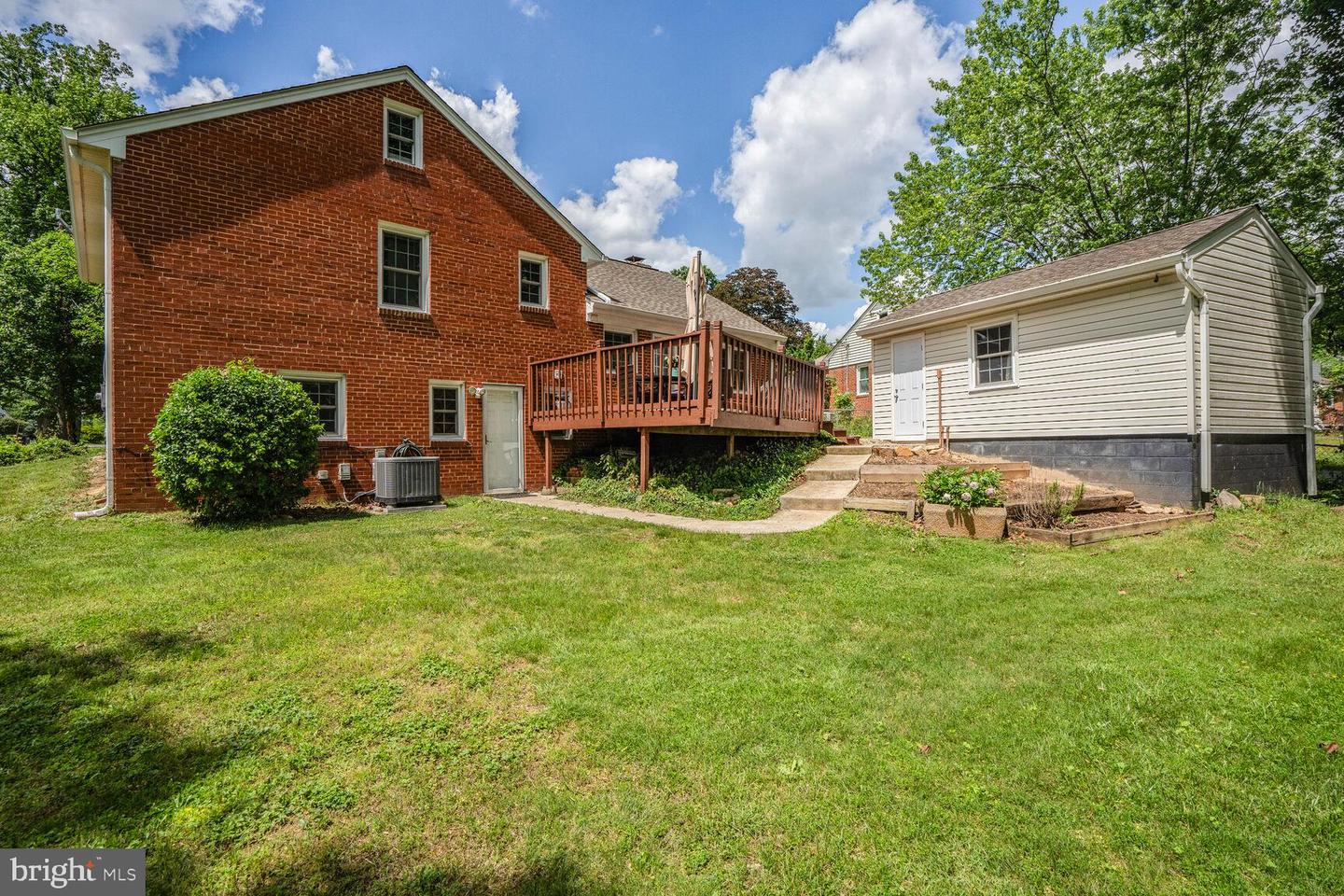 7039 CALAMO ST, SPRINGFIELD, Virginia 22150, 4 Bedrooms Bedrooms, ,2 BathroomsBathrooms,Residential,For sale,7039 CALAMO ST,VAFX2289278 MLS # VAFX2289278