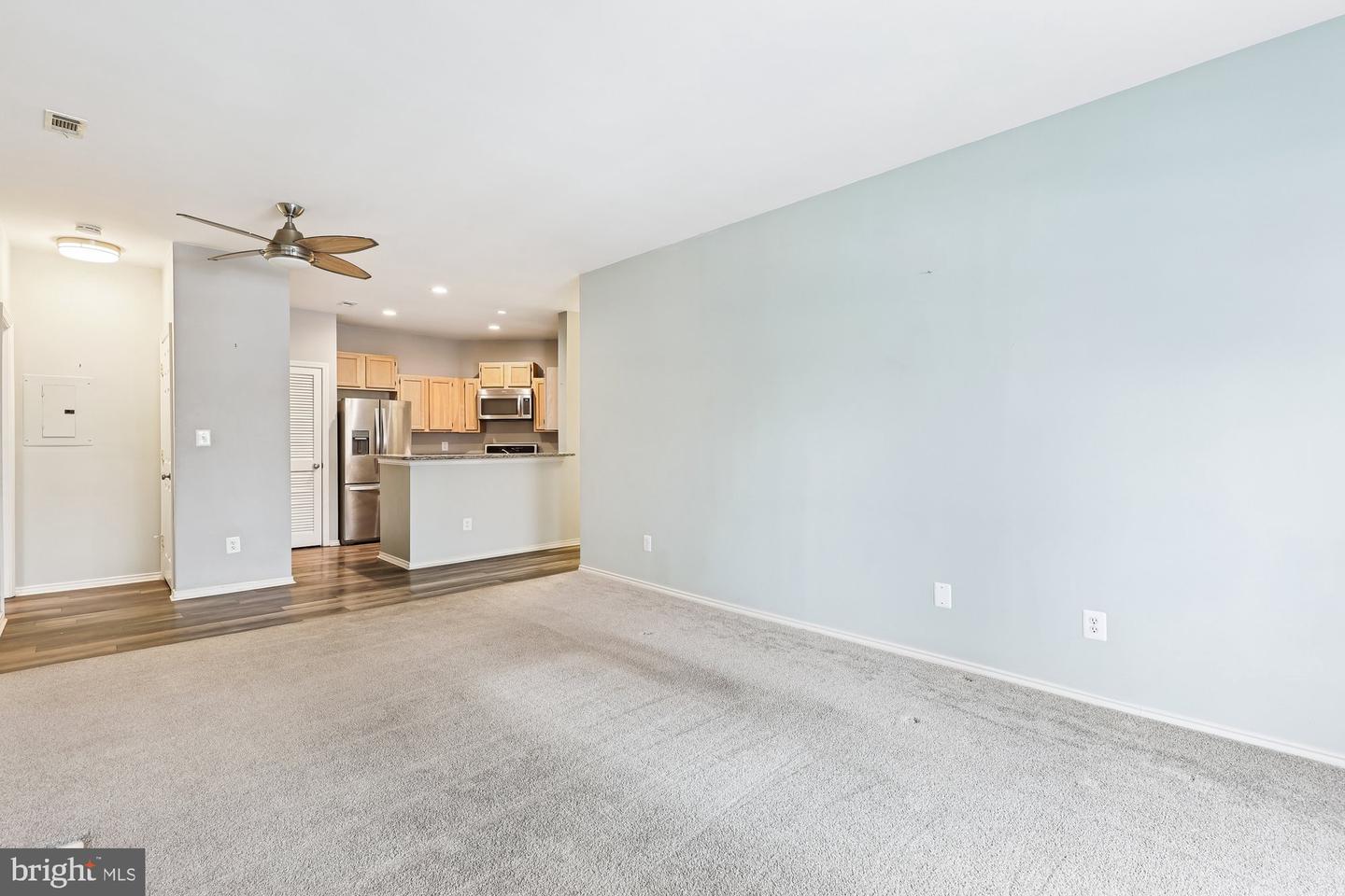 4405 SEDGEHURST DR #202, FAIRFAX, Virginia 22033, 2 Bedrooms Bedrooms, ,2 BathroomsBathrooms,Residential,For sale,4405 SEDGEHURST DR #202,VAFX2289328 MLS # VAFX2289328