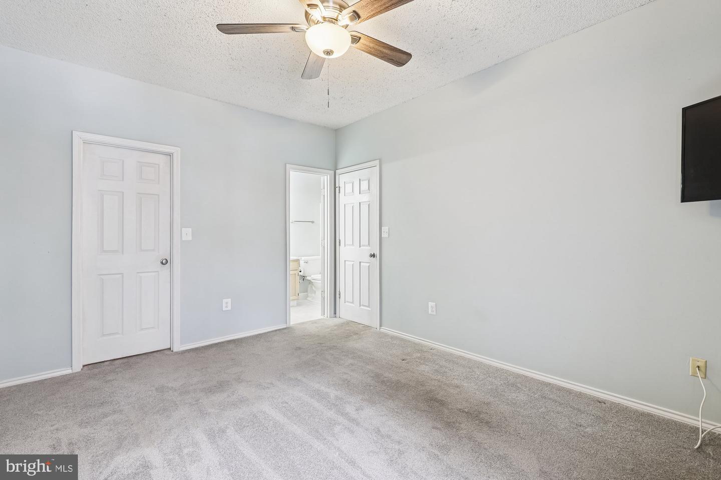 4405 SEDGEHURST DR #202, FAIRFAX, Virginia 22033, 2 Bedrooms Bedrooms, ,2 BathroomsBathrooms,Residential,For sale,4405 SEDGEHURST DR #202,VAFX2289328 MLS # VAFX2289328