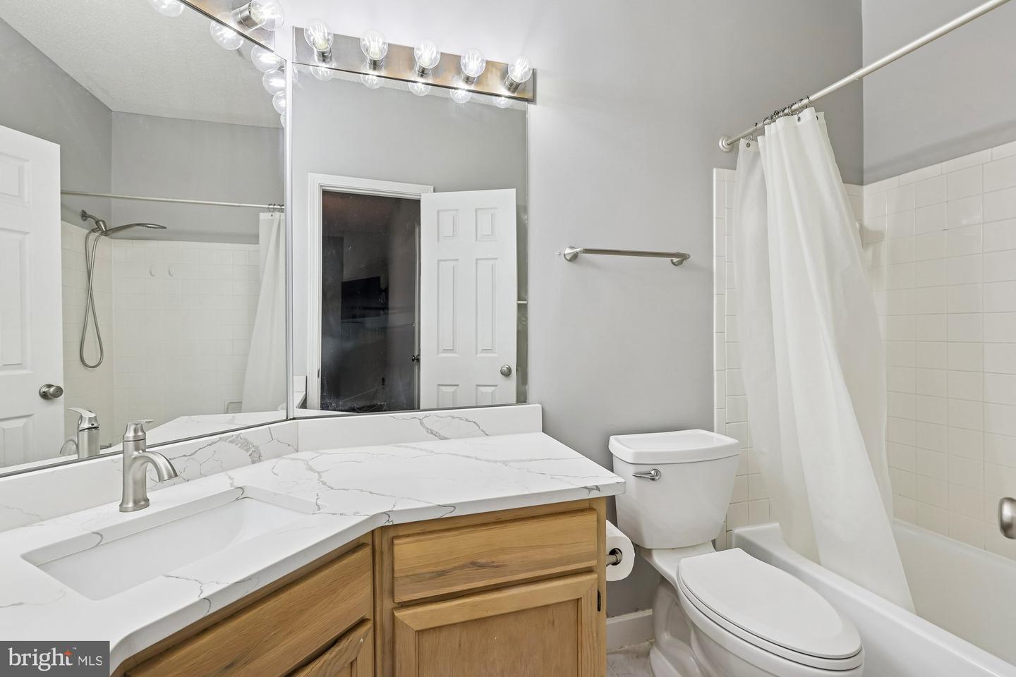 4405 SEDGEHURST DR #202, FAIRFAX, Virginia 22033, 2 Bedrooms Bedrooms, ,2 BathroomsBathrooms,Residential,For sale,4405 SEDGEHURST DR #202,VAFX2289328 MLS # VAFX2289328