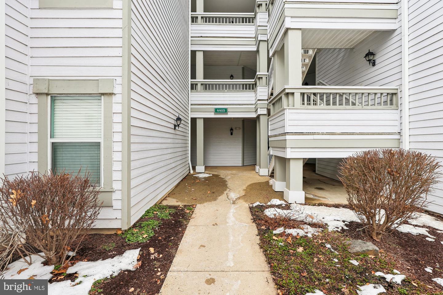 4405 SEDGEHURST DR #202, FAIRFAX, Virginia 22033, 2 Bedrooms Bedrooms, ,2 BathroomsBathrooms,Residential,For sale,4405 SEDGEHURST DR #202,VAFX2289328 MLS # VAFX2289328