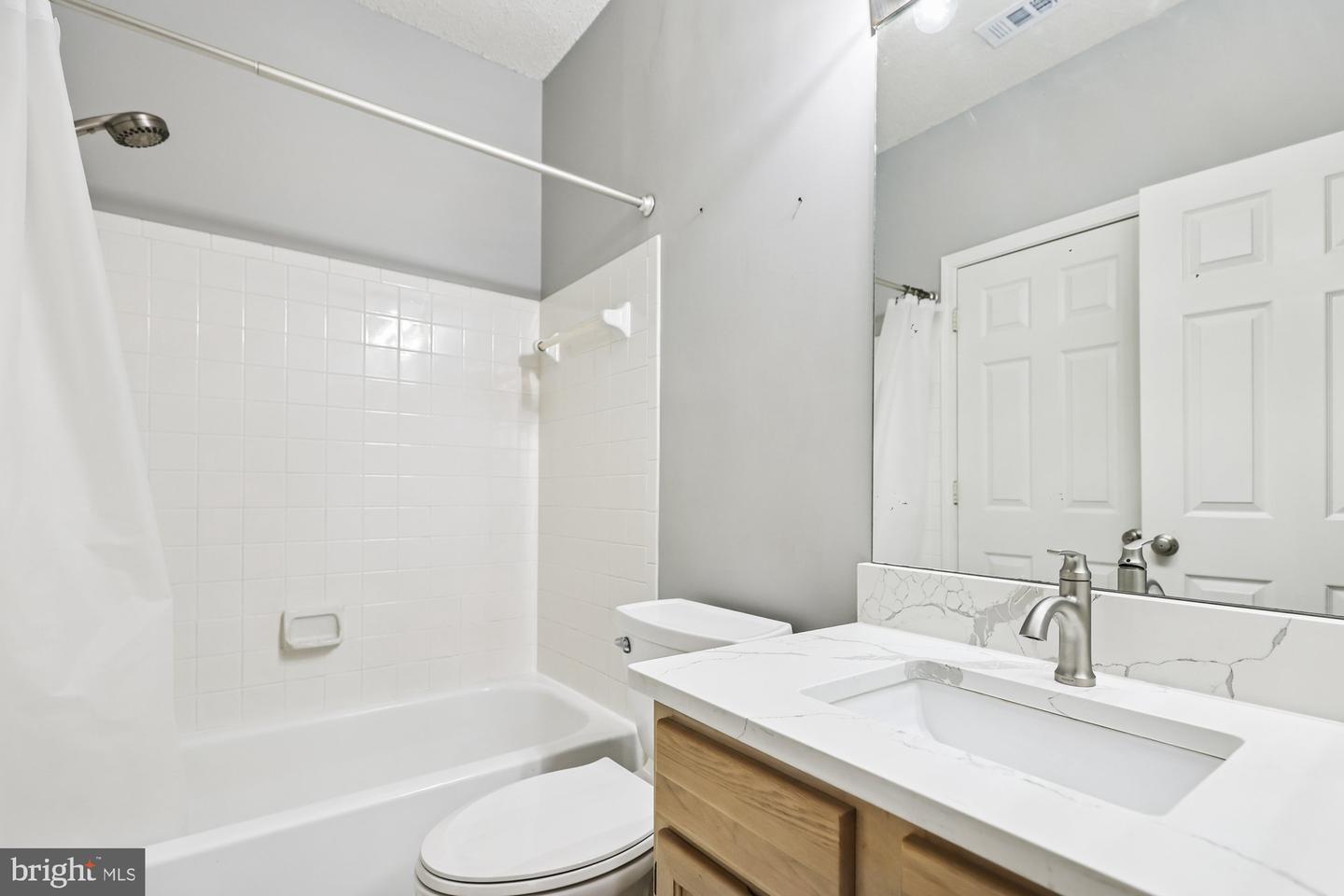 4405 SEDGEHURST DR #202, FAIRFAX, Virginia 22033, 2 Bedrooms Bedrooms, ,2 BathroomsBathrooms,Residential,For sale,4405 SEDGEHURST DR #202,VAFX2289328 MLS # VAFX2289328