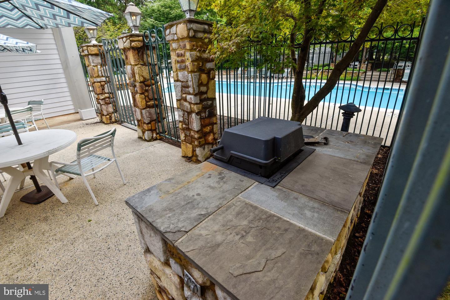 4405 SEDGEHURST DR #202, FAIRFAX, Virginia 22033, 2 Bedrooms Bedrooms, ,2 BathroomsBathrooms,Residential,For sale,4405 SEDGEHURST DR #202,VAFX2289328 MLS # VAFX2289328