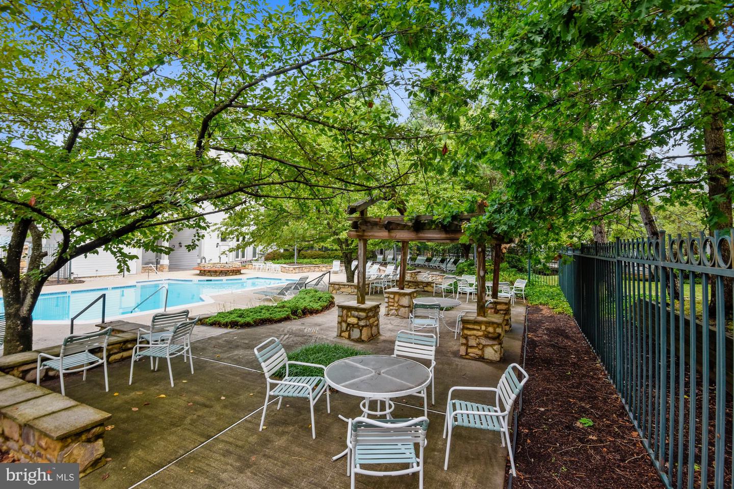 4405 SEDGEHURST DR #202, FAIRFAX, Virginia 22033, 2 Bedrooms Bedrooms, ,2 BathroomsBathrooms,Residential,For sale,4405 SEDGEHURST DR #202,VAFX2289328 MLS # VAFX2289328