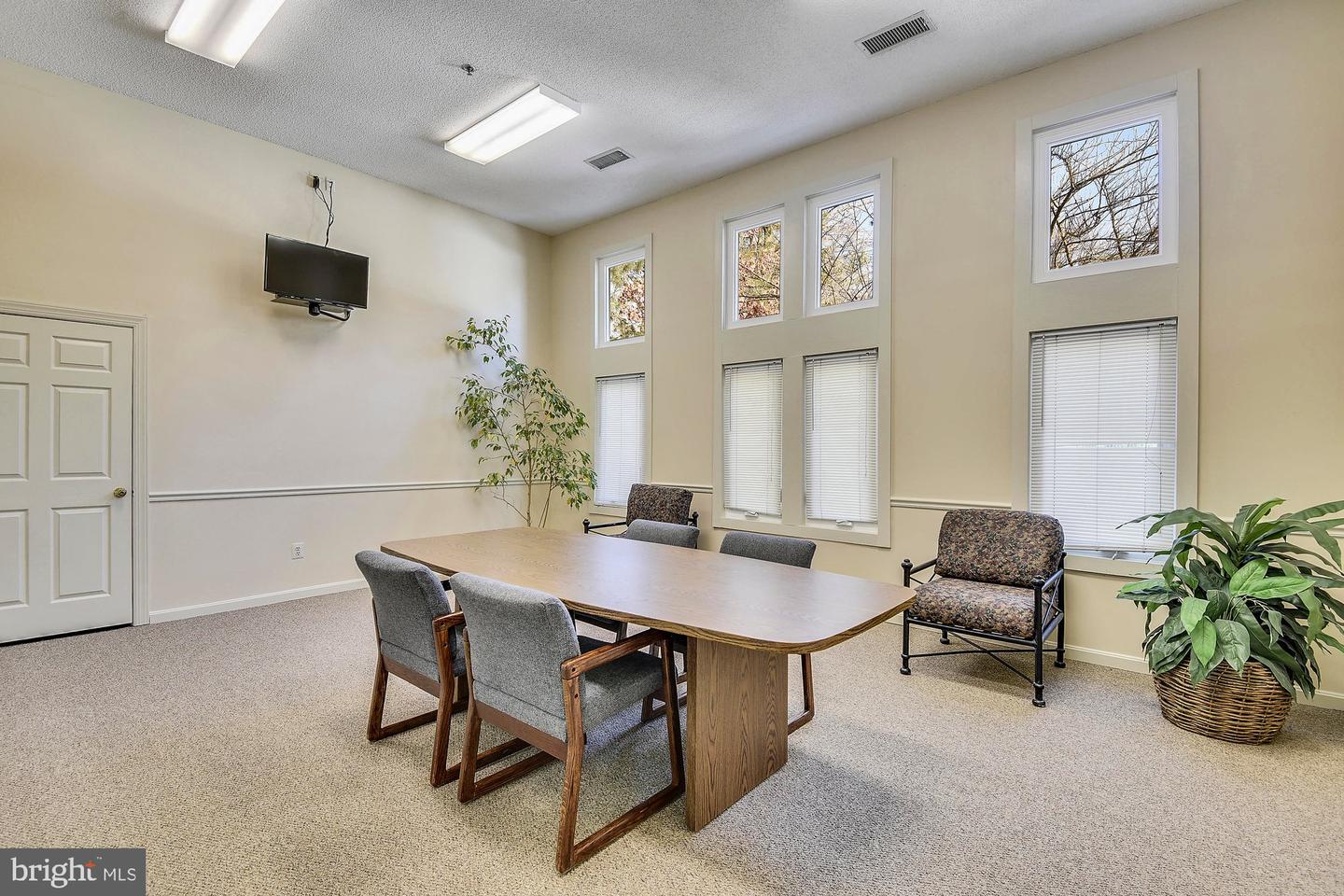 4405 SEDGEHURST DR #202, FAIRFAX, Virginia 22033, 2 Bedrooms Bedrooms, ,2 BathroomsBathrooms,Residential,For sale,4405 SEDGEHURST DR #202,VAFX2289328 MLS # VAFX2289328