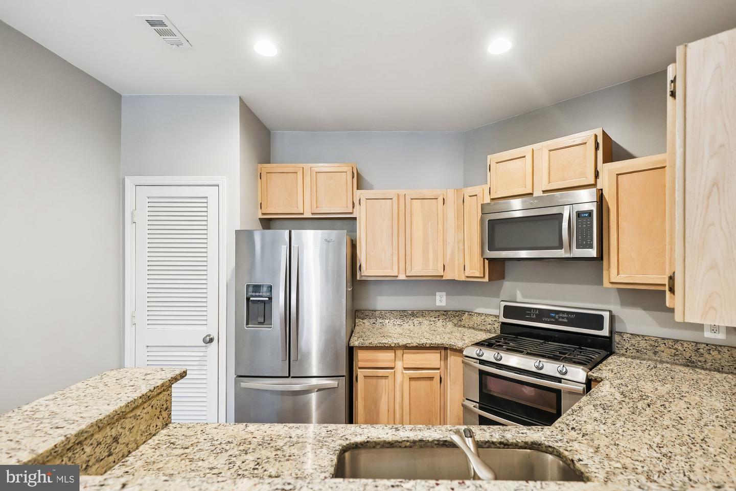 4405 SEDGEHURST DR #202, FAIRFAX, Virginia 22033, 2 Bedrooms Bedrooms, ,2 BathroomsBathrooms,Residential,For sale,4405 SEDGEHURST DR #202,VAFX2289328 MLS # VAFX2289328