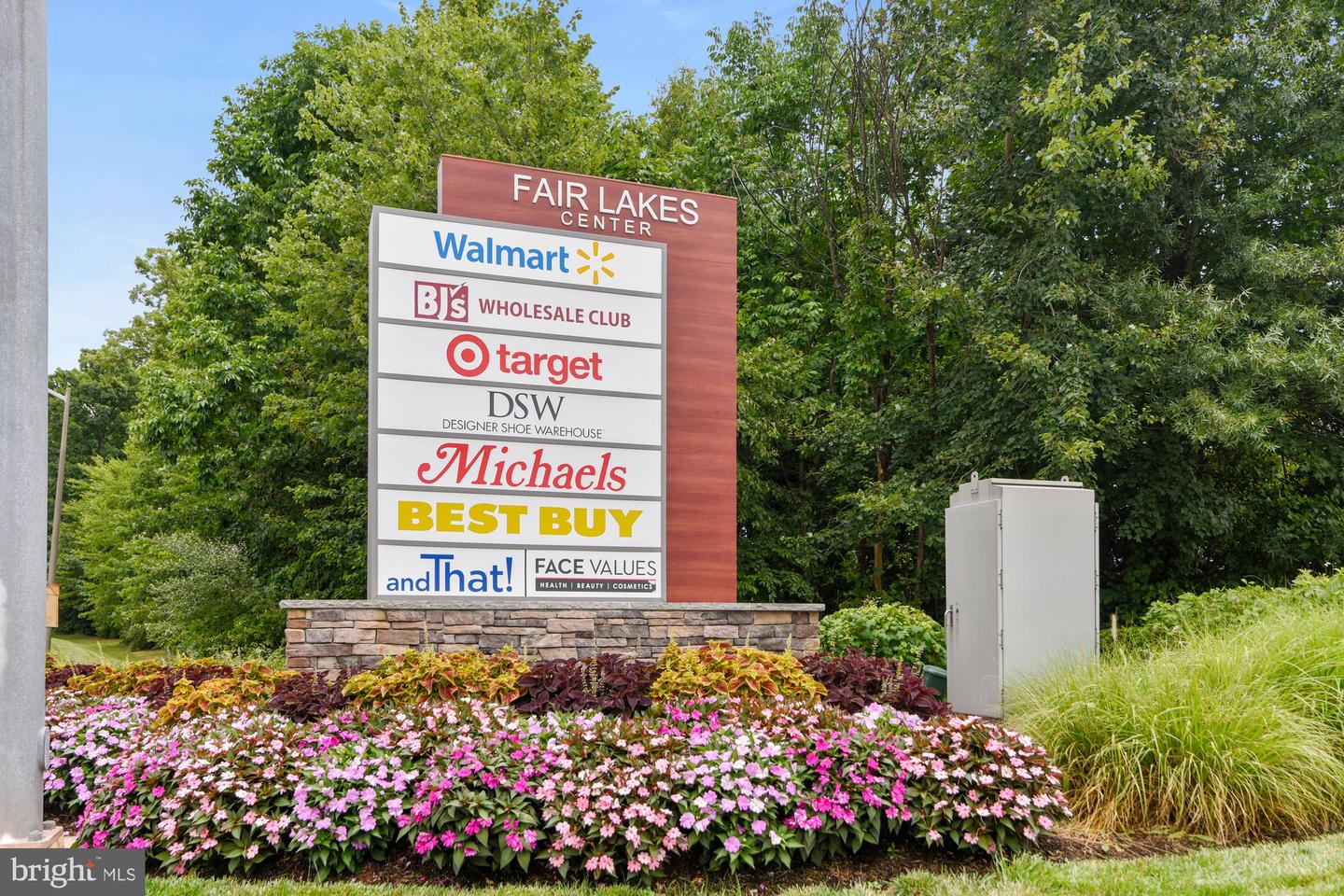 4405 SEDGEHURST DR #202, FAIRFAX, Virginia 22033, 2 Bedrooms Bedrooms, ,2 BathroomsBathrooms,Residential,For sale,4405 SEDGEHURST DR #202,VAFX2289328 MLS # VAFX2289328