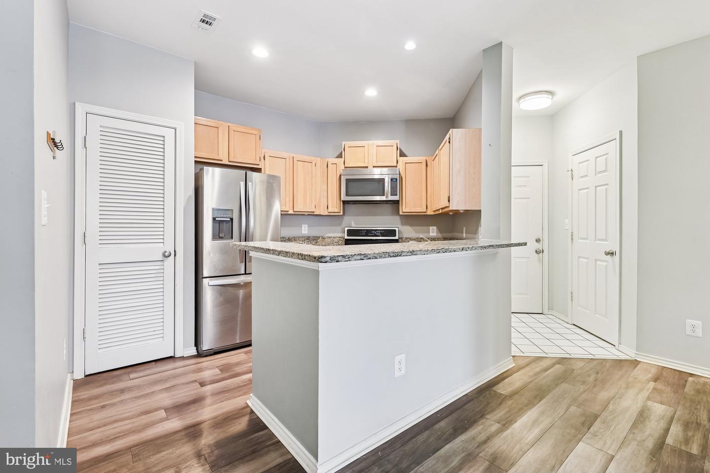 4405 SEDGEHURST DR #202, FAIRFAX, Virginia 22033, 2 Bedrooms Bedrooms, ,2 BathroomsBathrooms,Residential,For sale,4405 SEDGEHURST DR #202,VAFX2289328 MLS # VAFX2289328