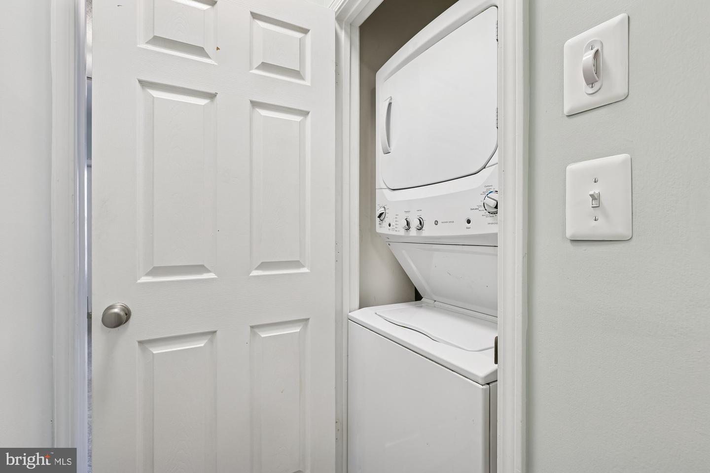 4405 SEDGEHURST DR #202, FAIRFAX, Virginia 22033, 2 Bedrooms Bedrooms, ,2 BathroomsBathrooms,Residential,For sale,4405 SEDGEHURST DR #202,VAFX2289328 MLS # VAFX2289328