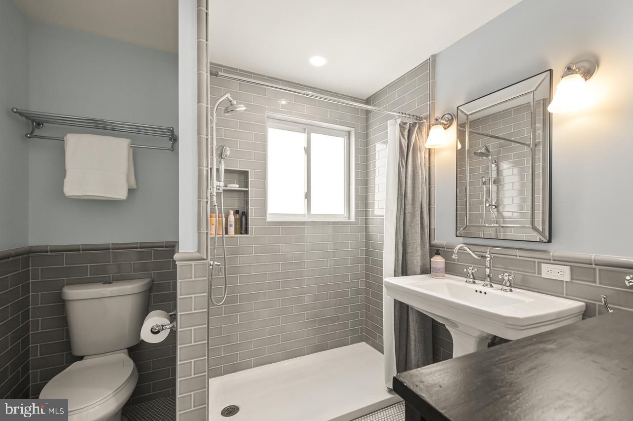 5005 RHOADES PL, ALEXANDRIA, Virginia 22304, 5 Bedrooms Bedrooms, ,3 BathroomsBathrooms,Residential,For sale,5005 RHOADES PL,VAAX2053878 MLS # VAAX2053878